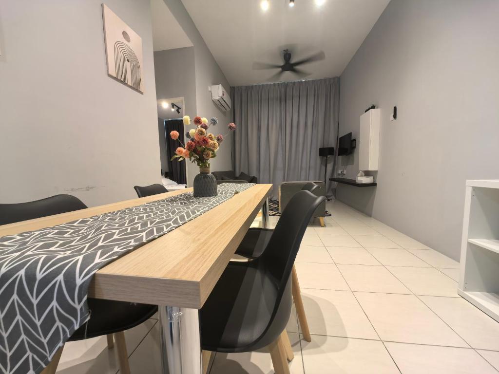 a dining room with a table and chairs at Ipoh Town 2224 six pax By Hopestay in Ipoh