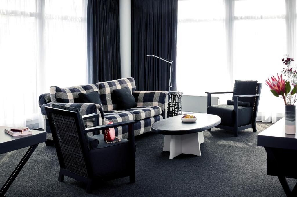 Posezení v ubytování THE MADISON Hotel Hamburg
