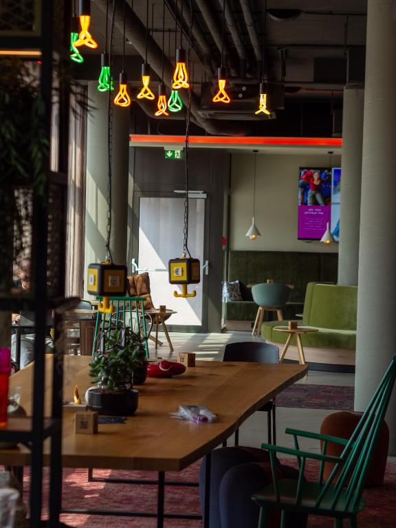 Moxy Vienna City East - Resim 38