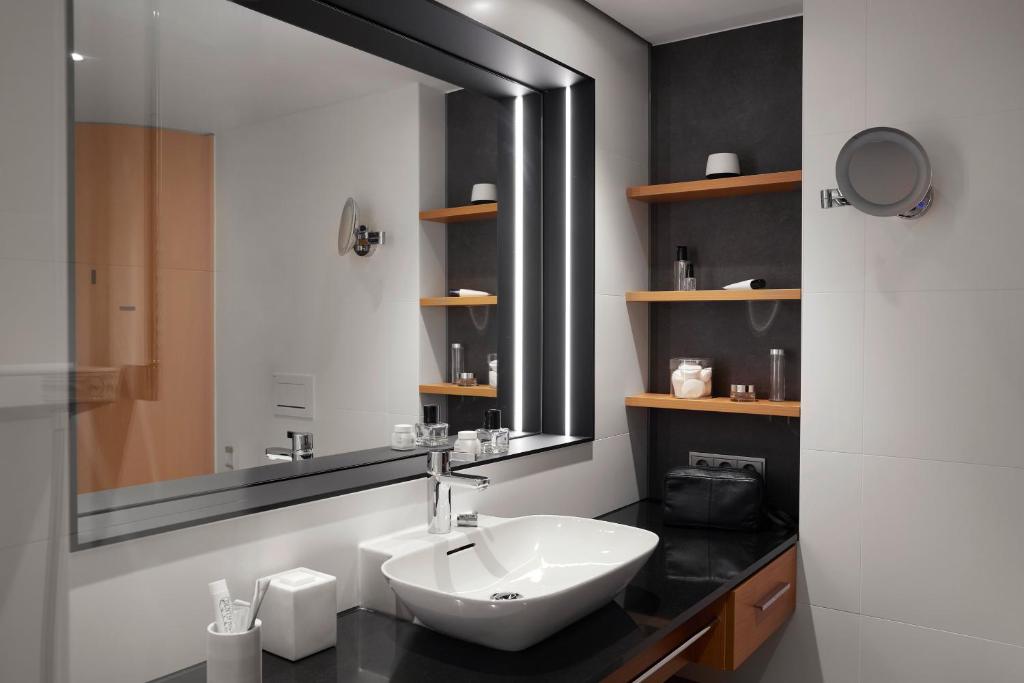 THE MADISON Hotel Hamburg - Resim 45