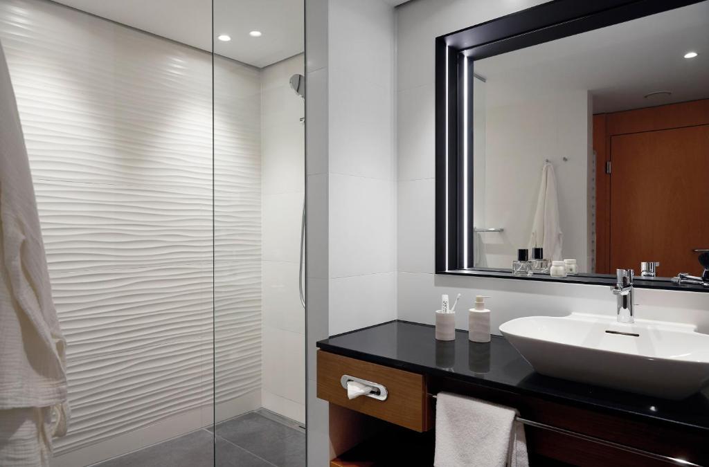 THE MADISON Hotel Hamburg - Resim 7