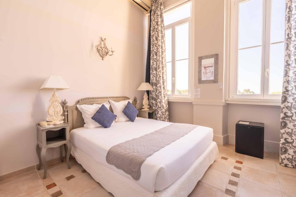 Postel nebo postele na pokoji v ubytování Hôtel l'Orangeraie