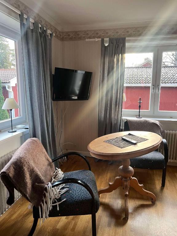 TV a/nebo společenská místnost v ubytování Strandvägen 6A Ragnhild