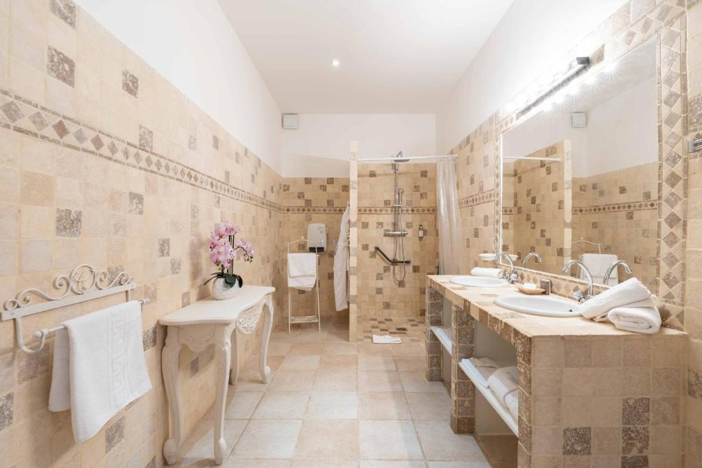 Koupelna v ubytování Hôtel l'Orangeraie