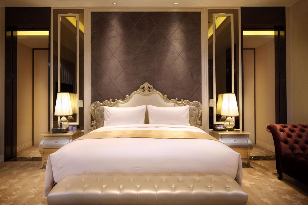 Postel nebo postele na pokoji v ubytování DoubleTree by Hilton Guangzhou - Near Beijing Road Pedestrian Street