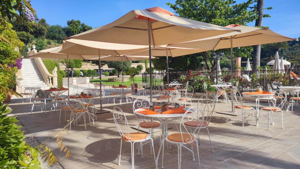 Restaurace v ubytování Hôtel l'Orangeraie