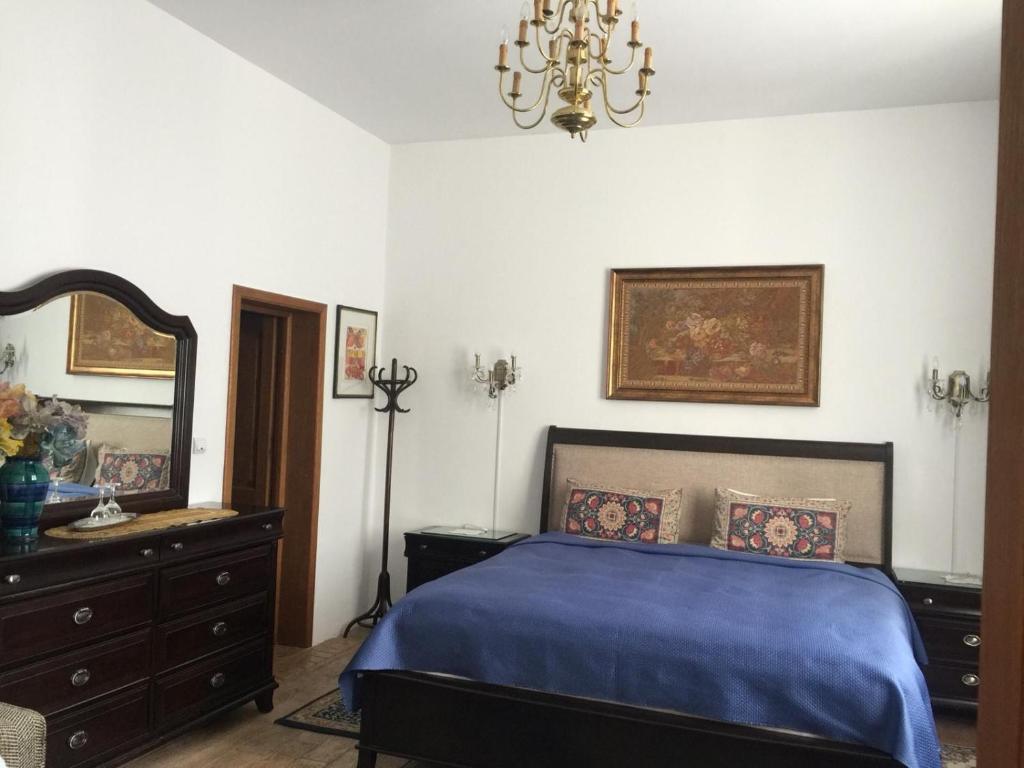 IL Piccolo Castello Busteni - Chambre De Luxe (2 Adultes + 1 Enfant)