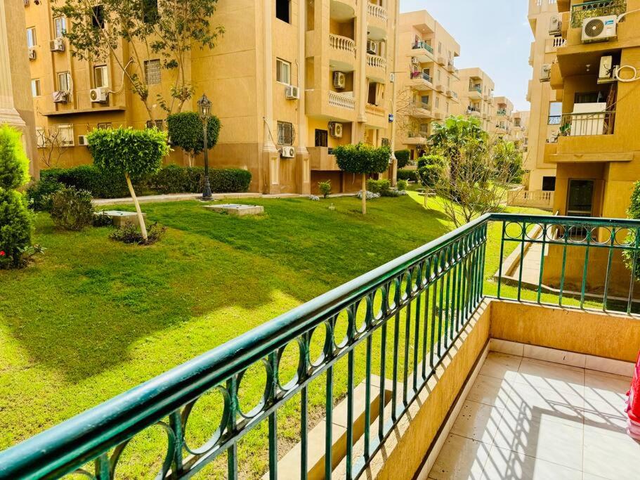 Balkón nebo terasa v ubytování Relaxing Apartment with garden view in New Cairo