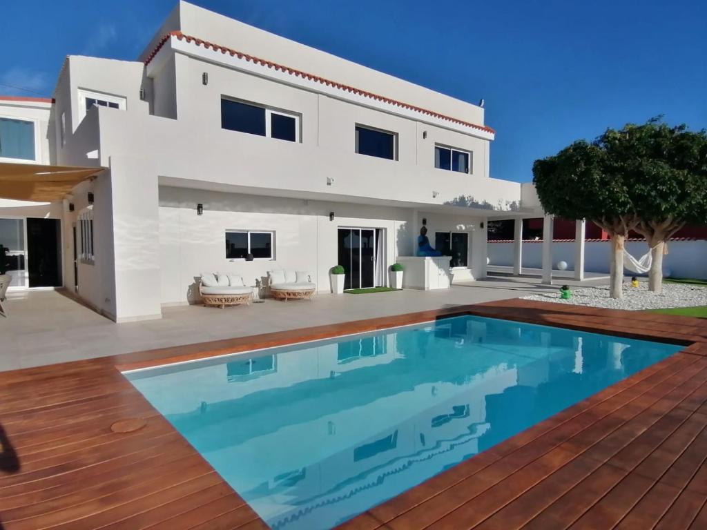 Bazén v ubytovaní Sunset Villa - Maspalomas by Villas Rivero alebo v jeho blízkosti