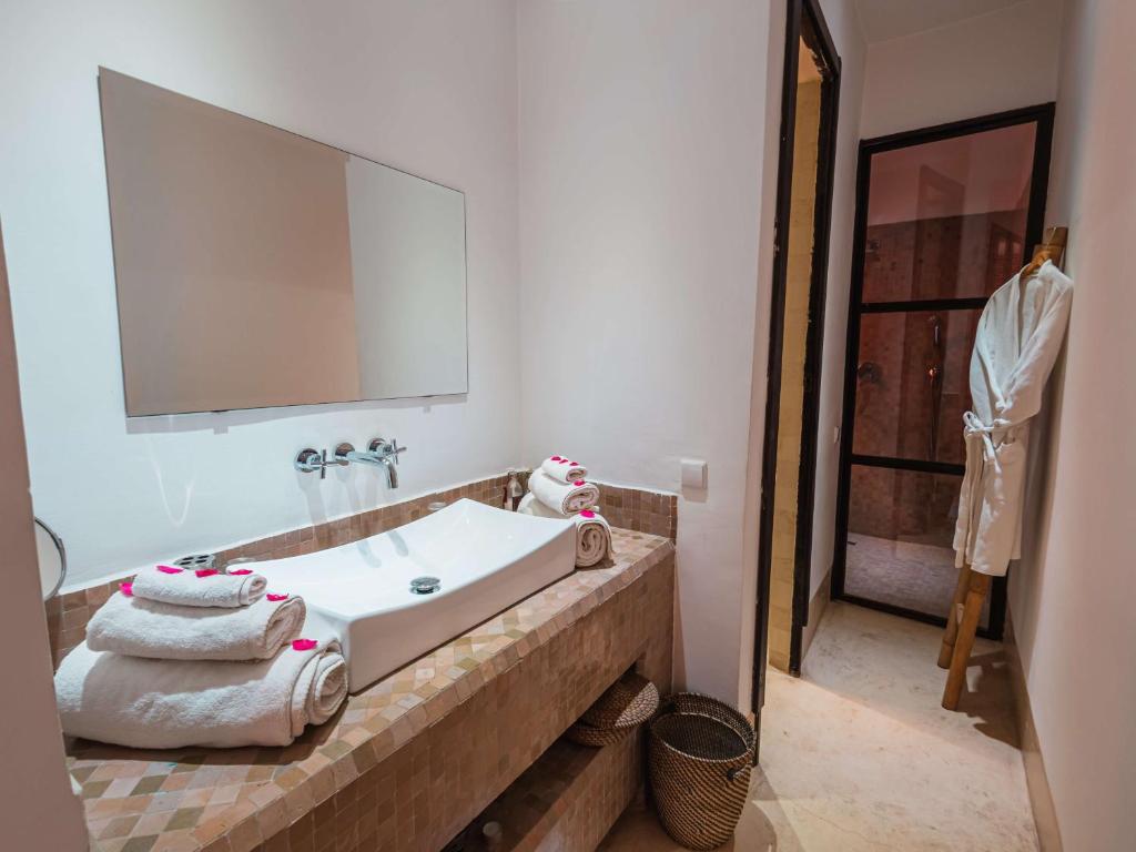 Postel nebo postele na pokoji v ubytování Riad la Source du Desert