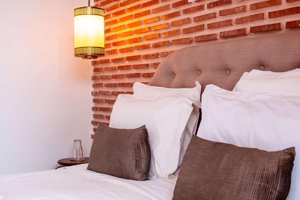 Postel nebo postele na pokoji v ubytování Riad la Source du Desert