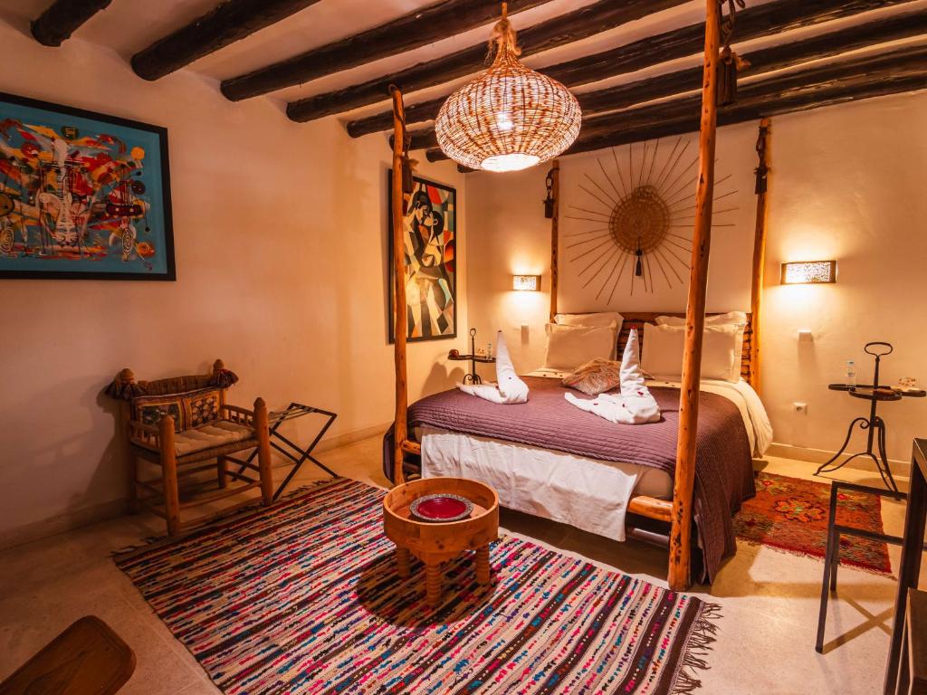 Postel nebo postele na pokoji v ubytování Riad la Source du Desert