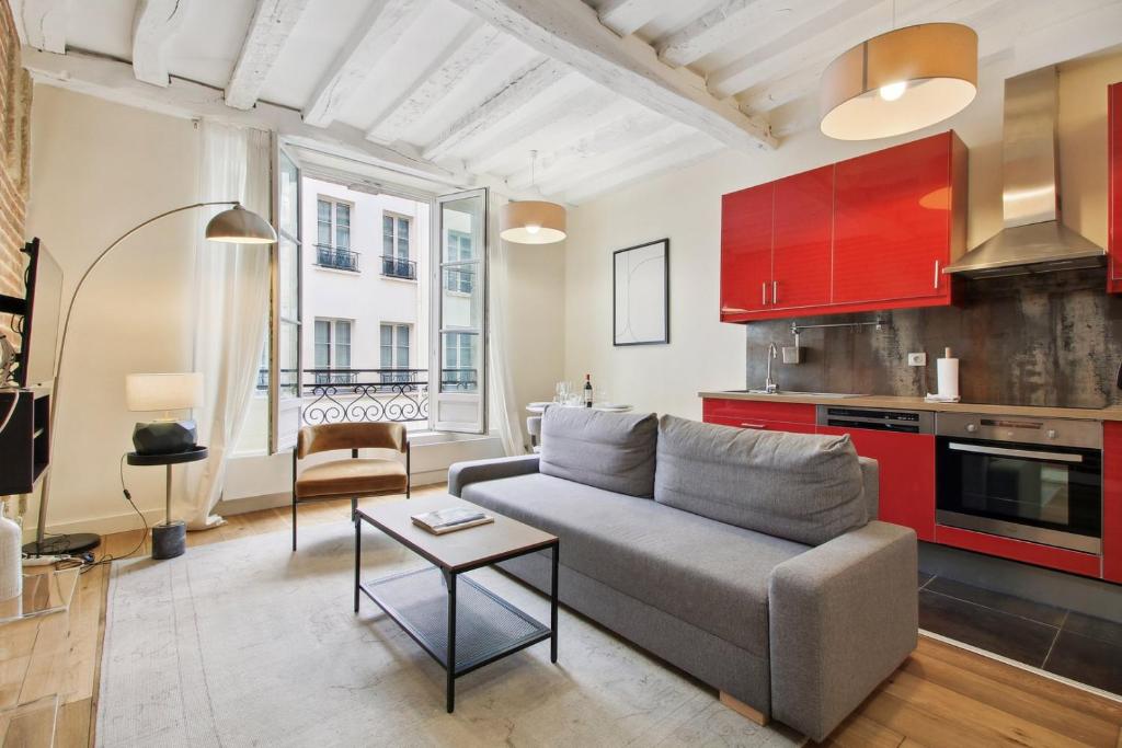 Kuchyňa alebo kuchynka v ubytovaní 256 Suite Rosiers - Superb apartment in Paris.