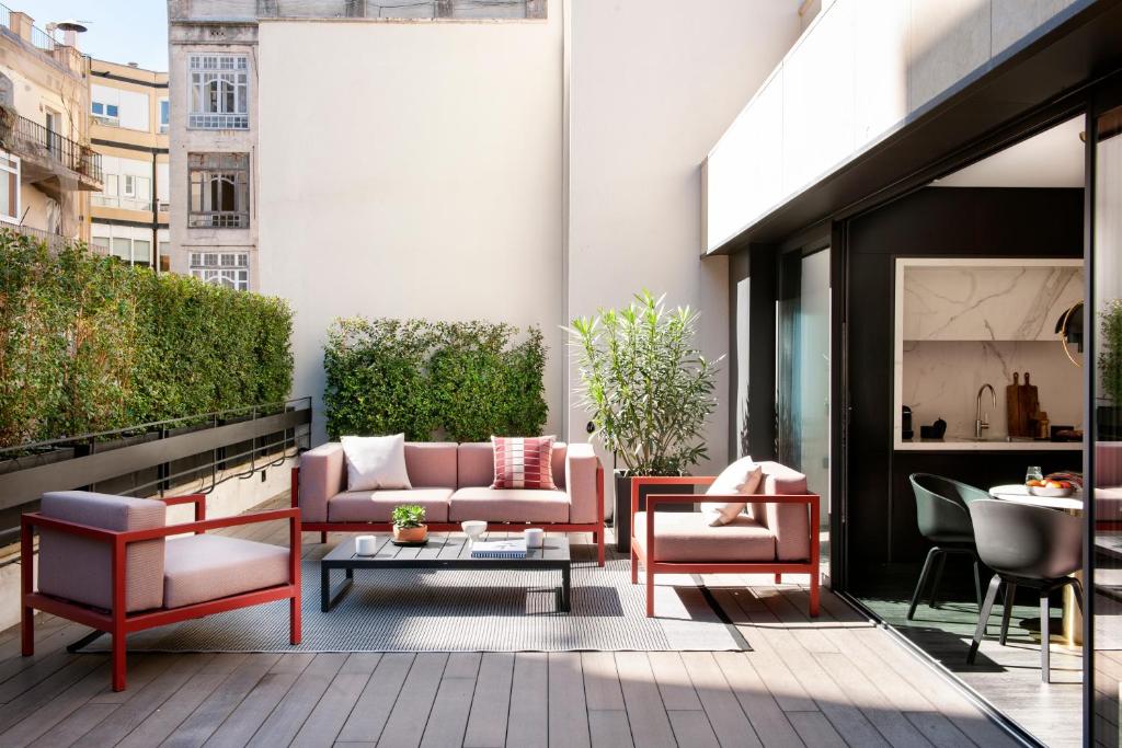 a patio with chairs and tables on a balcony at The Passage Homes - Simaba Group in Barcelona