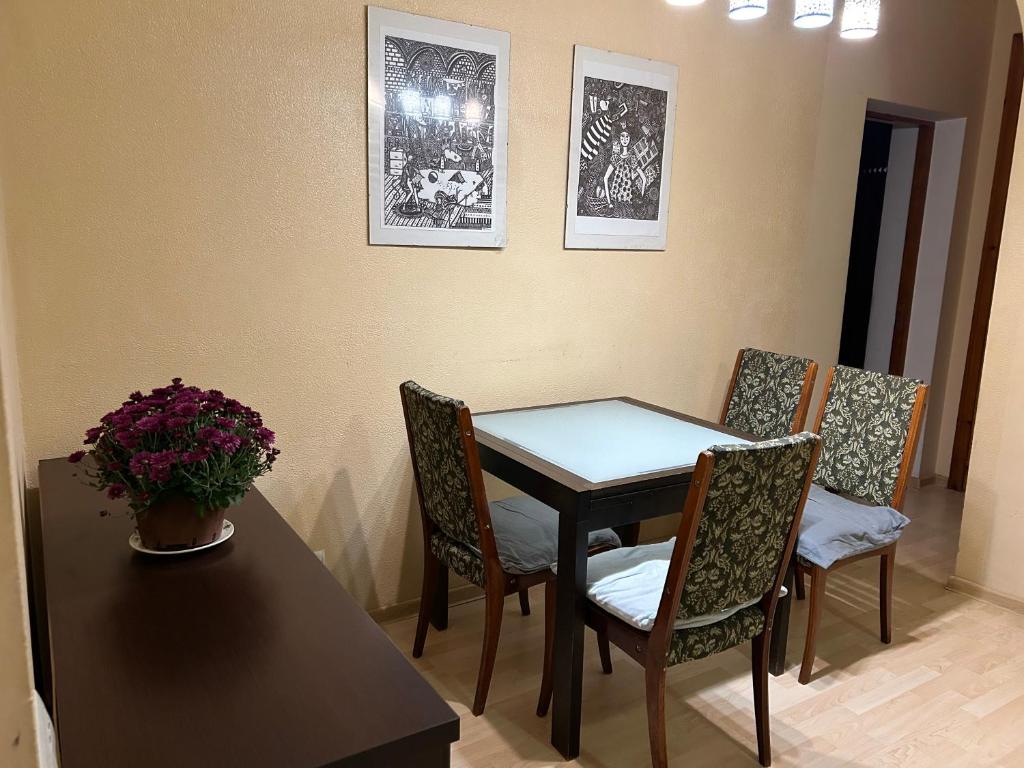 Three Bedroom Stepana Bandery Street - Two-Bedroom Apartment