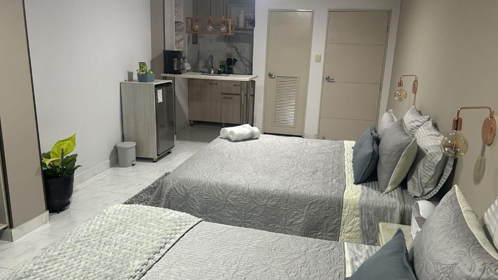 Postel nebo postele na pokoji v ubytování Provenza Medellin Hotel Boutique