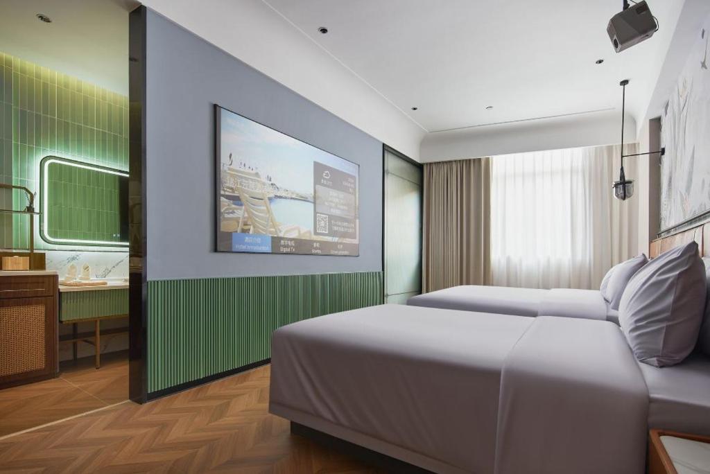 Postel nebo postele na pokoji v ubytování Renjoy Hotel -Xiamen Zhongshan Road Pedestrian Street