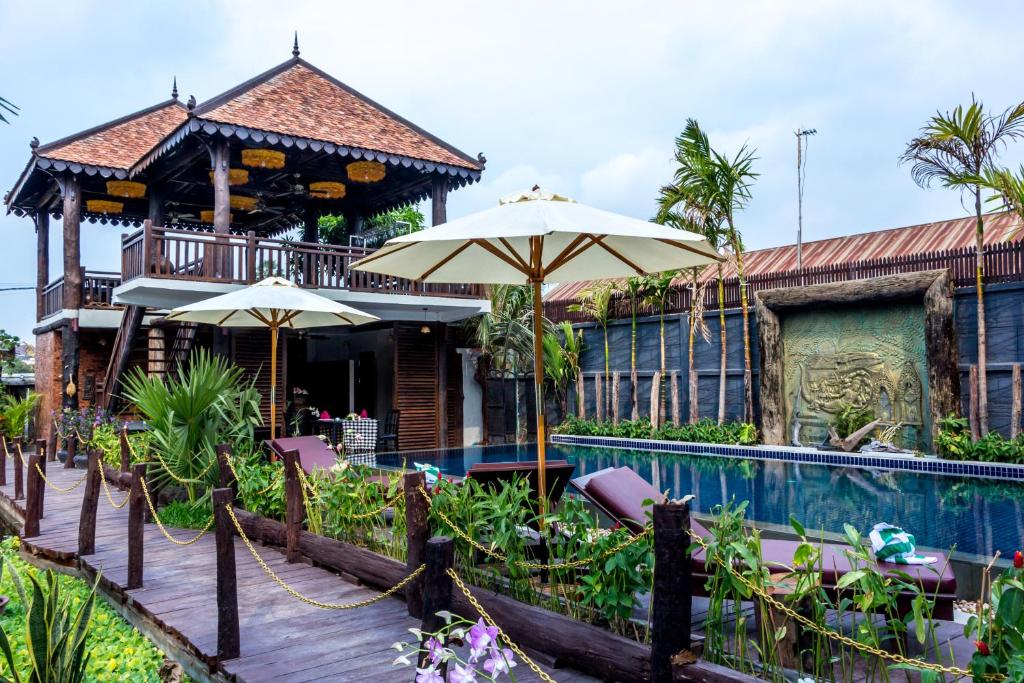 Bazén v ubytování Khmer Paradise Villa nebo v jeho okolí