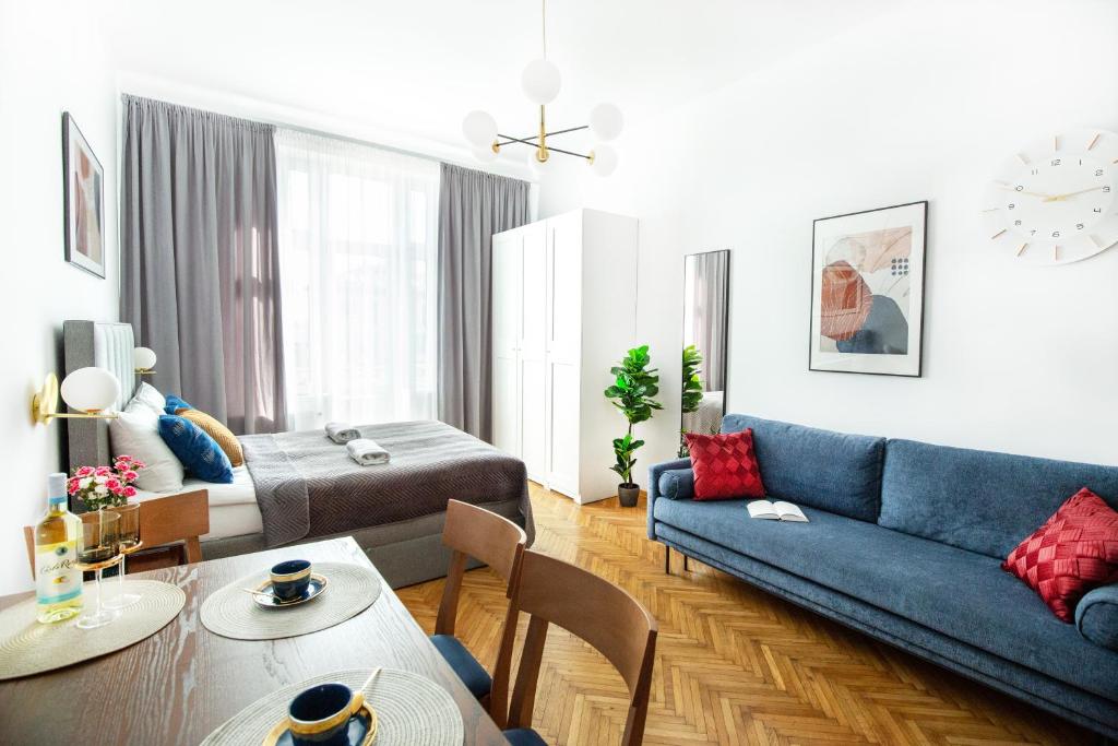 Unique Style Apartments Old Town - 25 min from the airport - by Homelike Krakow - Apartment With Balcony