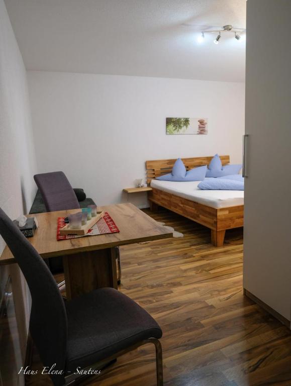 Postel nebo postele na pokoji v ubytování Haus Elena
