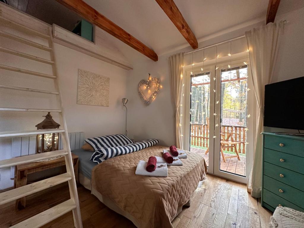 Postel nebo postele na pokoji v ubytování Chatinka Kersku