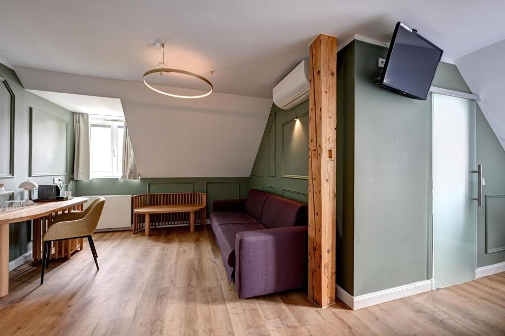 TV a/nebo společenská místnost v ubytování Hotel Uhland