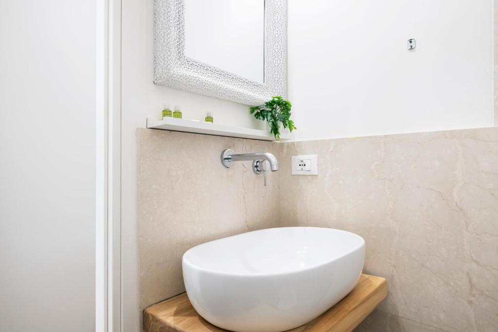 Łazienka w obiekcie Amazing, new & fully furnished studio in Duomo