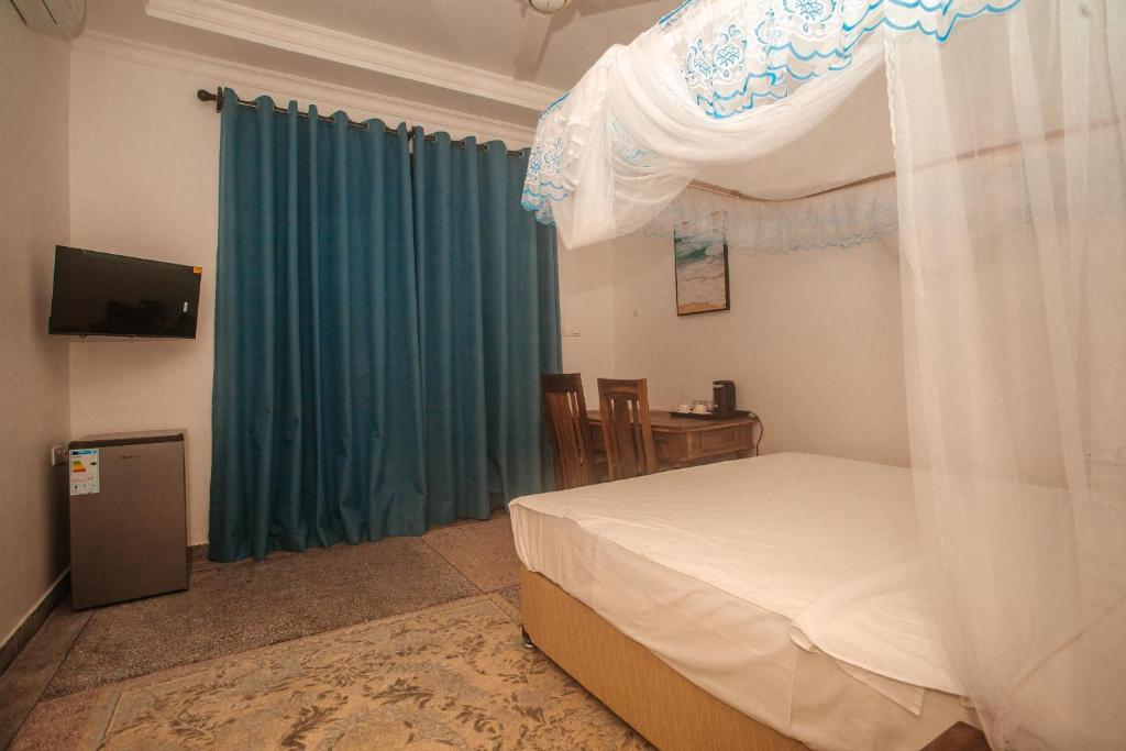TV a/nebo společenská místnost v ubytování SeaBreeze Villas Nungwi