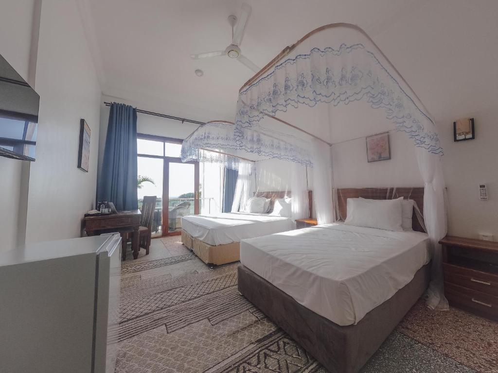 Postel nebo postele na pokoji v ubytování SeaBreeze Villas Nungwi