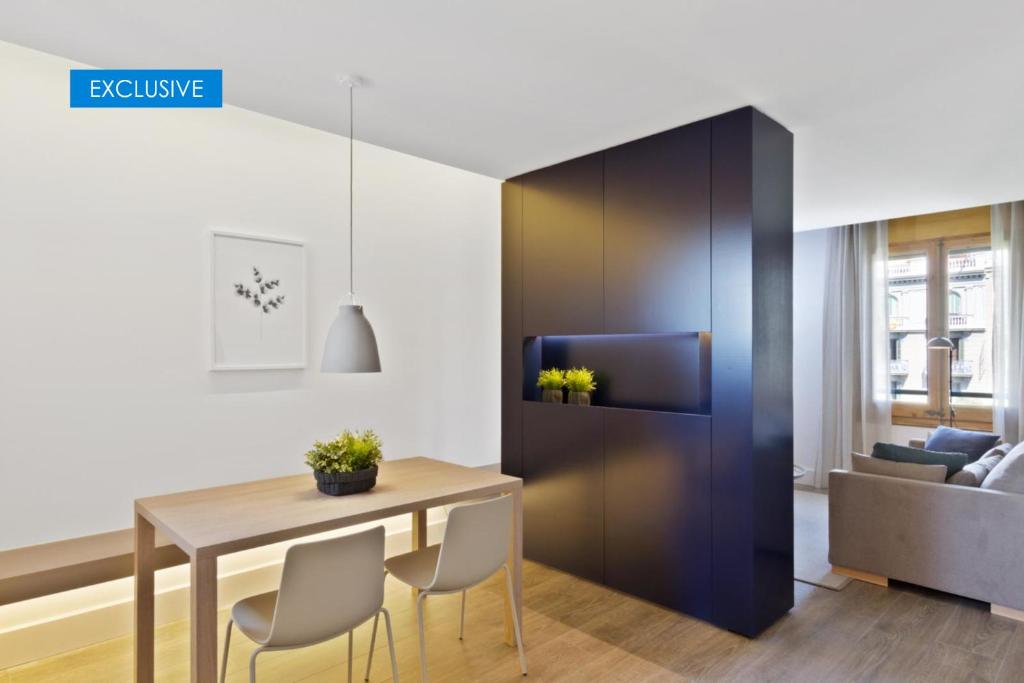 Fisa Rentals Gran Via Apartments - Premier Two-Bedroom Apartment