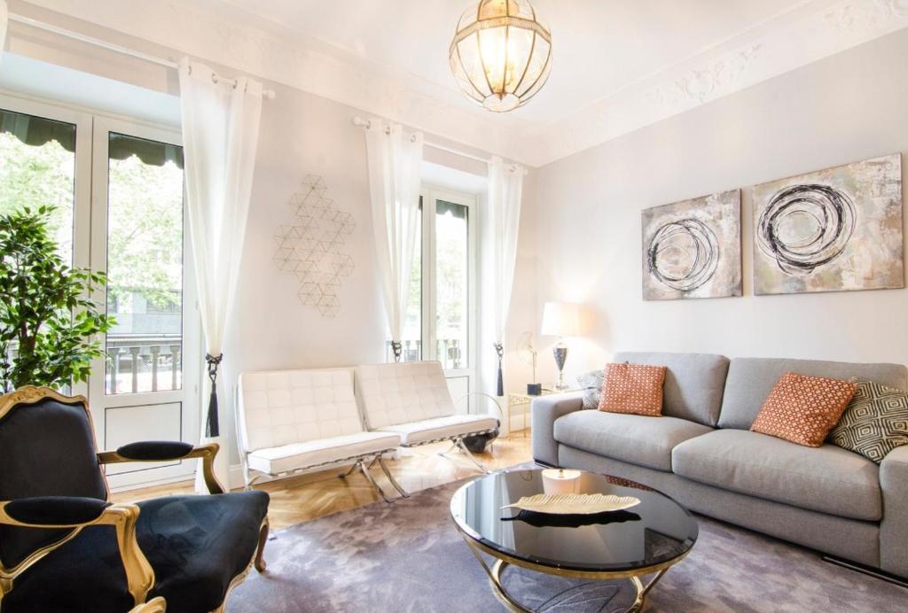 A seating area at Minty Stay - Atocha 4 BD