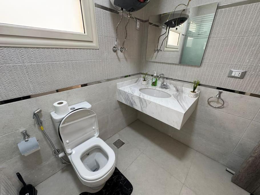 Koupelna v ubytování Modern Luxury Apartment - New Cairo