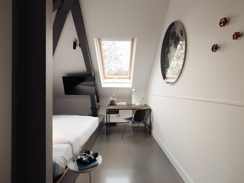 Conscious Hotel Westerpark - Small Double Room