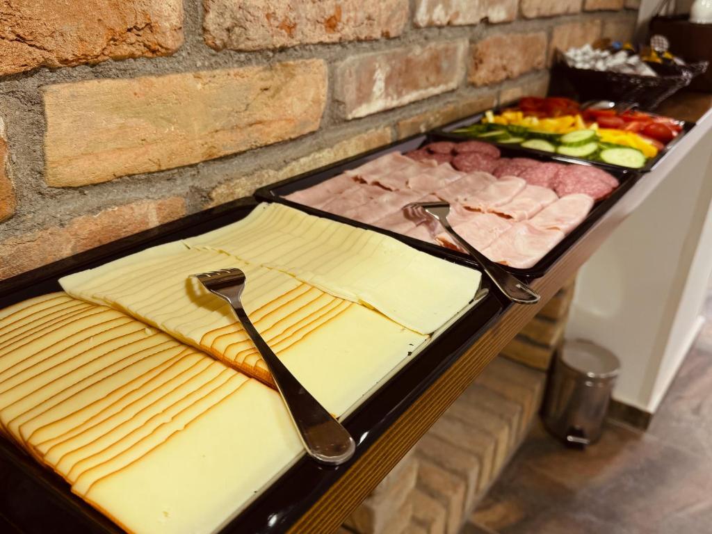 Jídlo v aparthotelu nebo okolí