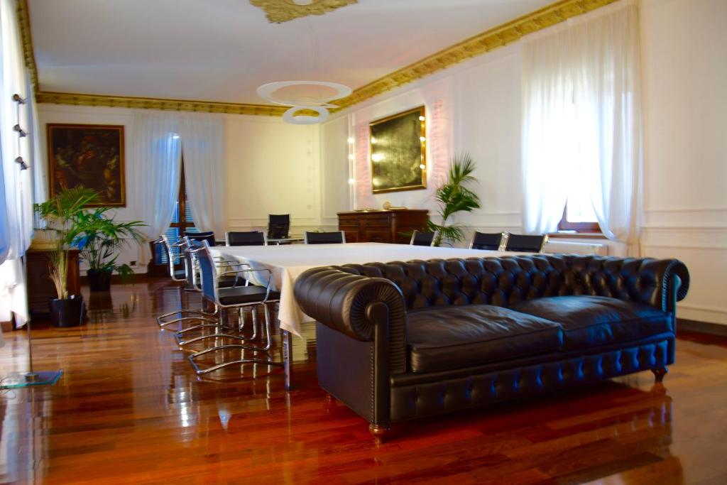 a living room with a couch and a table and chairs at Ball Apartments loc 04163 in Verona