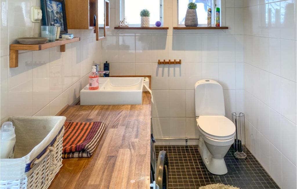 Koupelna v ubytování 2 Bedroom Nice Home In Nässjö