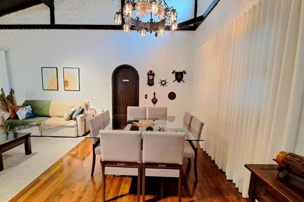 Posezení v ubytování Casa na Serra Gaúcha com Lareira