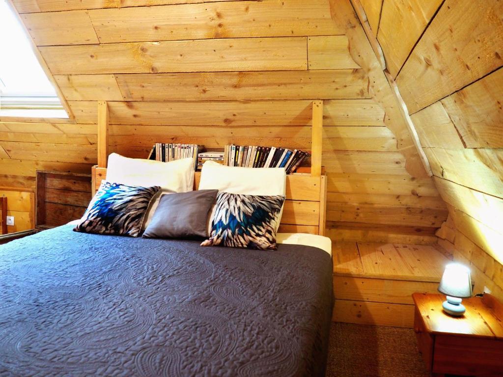 Postel nebo postele na pokoji v ubytování Bretagne Atypique, dormir dans un ancien Couvent