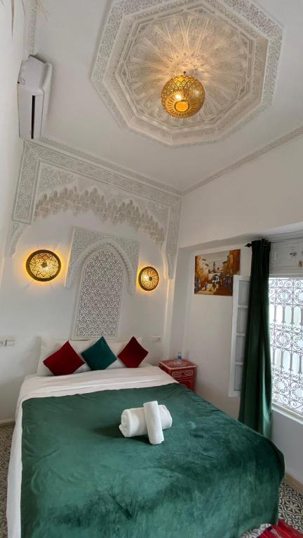 Postel nebo postele na pokoji v ubytování Riad Morocco Sky