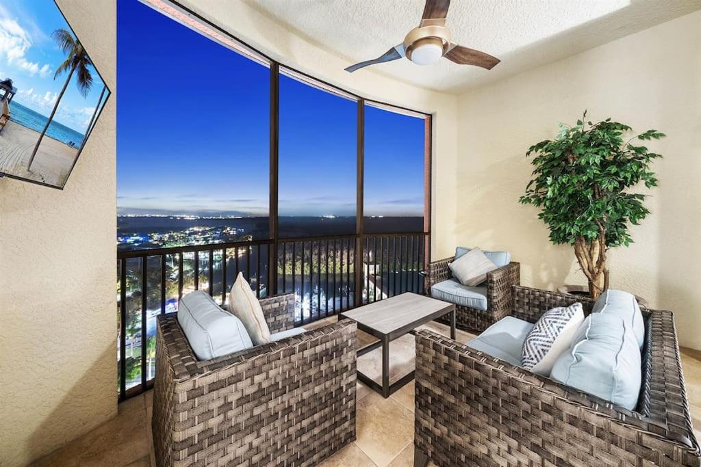 Picture of Stunning Views Penthouse-Waterview King Suite Golf, Cape Coral ...