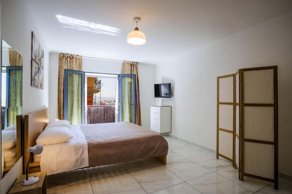 Ένα ή περισσότερα κρεβάτια σε δωμάτιο στο Casa Alfredo Mergellina Sea&City