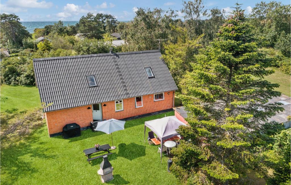 Zahrada ubytování Stunning Home In Sejerø With Kitchen
