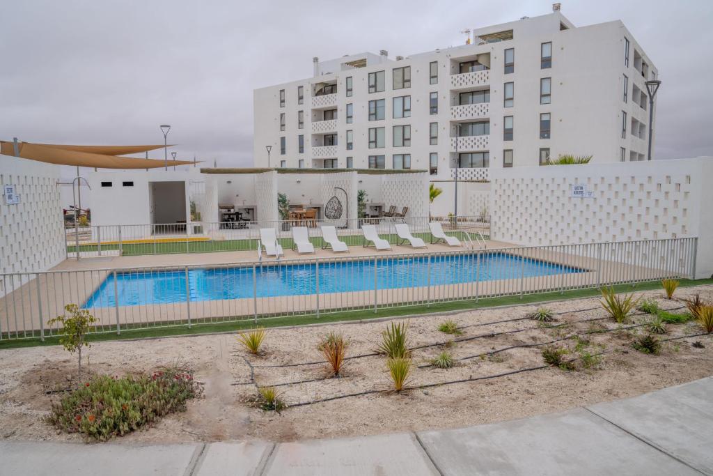 Hồ bơi trong/gần Departamentos Bahia Suites