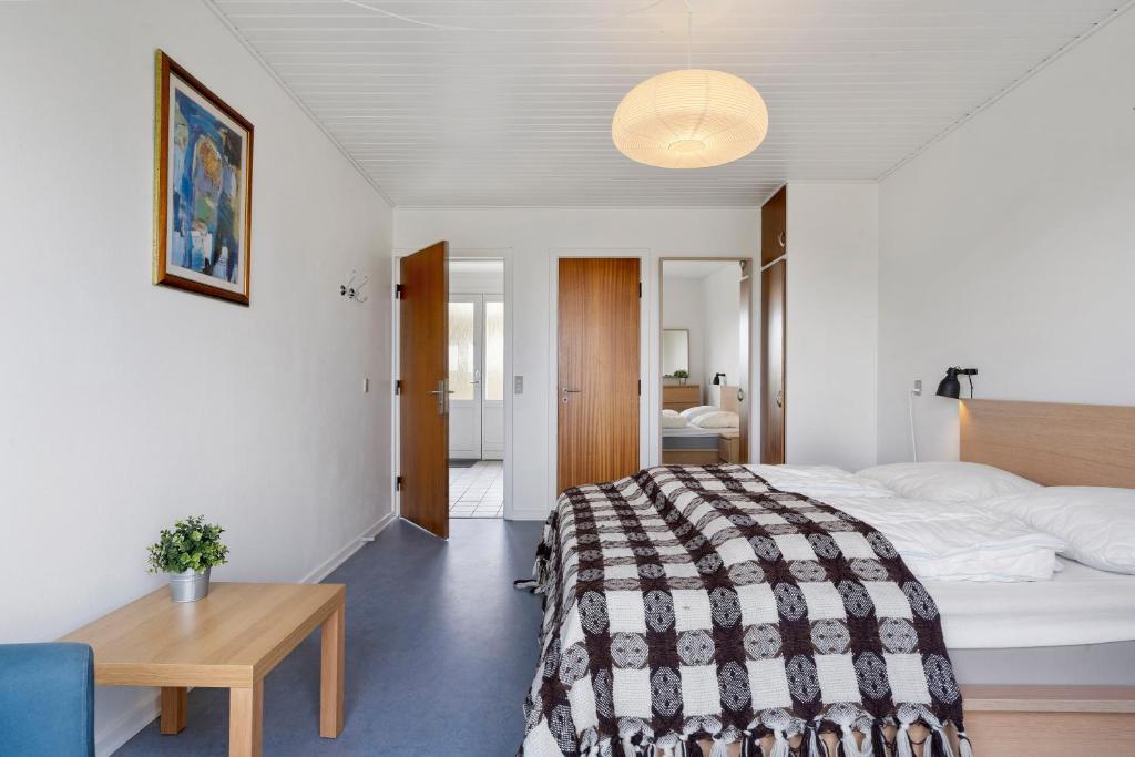 Postel nebo postele na pokoji v ubytování Beachfront Apartment D 2 Bedrooms Free Parking