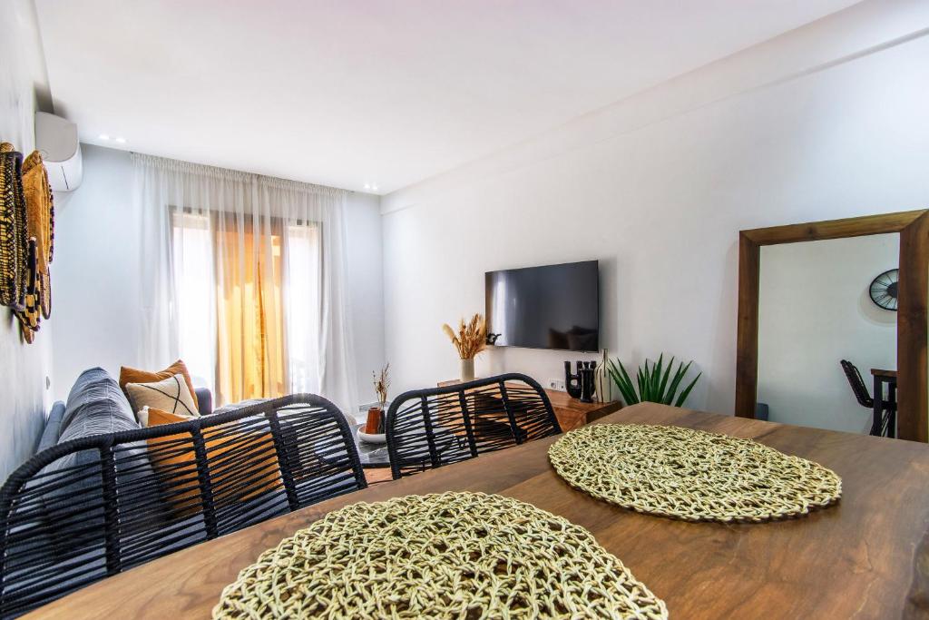 a dining room with a table with chairs and a couch at Bohemian Style in hyper-center - Wifi in Marrakesh