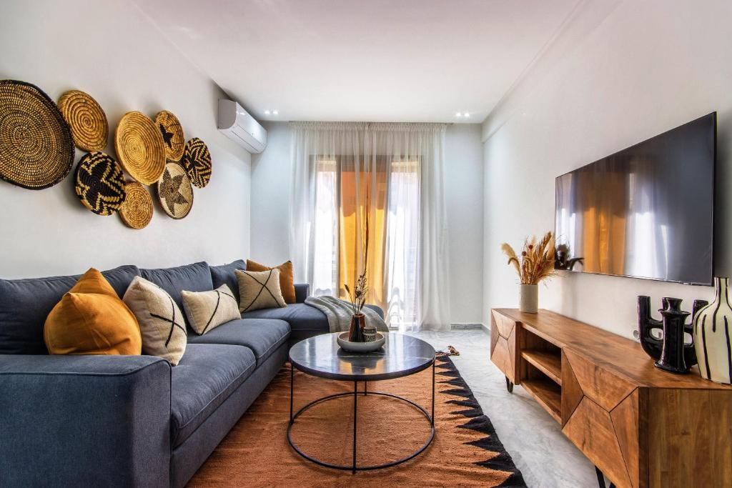a living room with a blue couch and a table at Bohemian Style in hyper-center - Wifi in Marrakesh