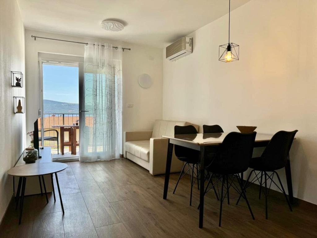 Istumisnurk majutusasutuses Apartments Goldie in the center of Krk