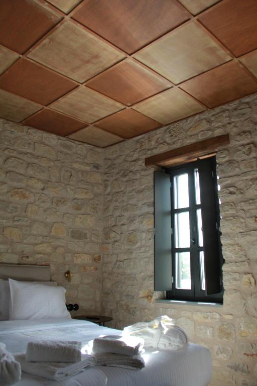 Postel nebo postele na pokoji v ubytování Lithero Suites
