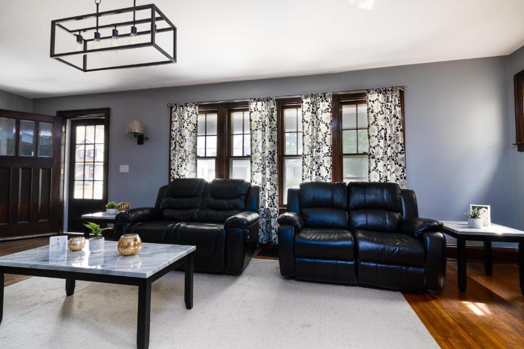 Posezení v ubytování 5BR, close to Niagara Falls State Park
