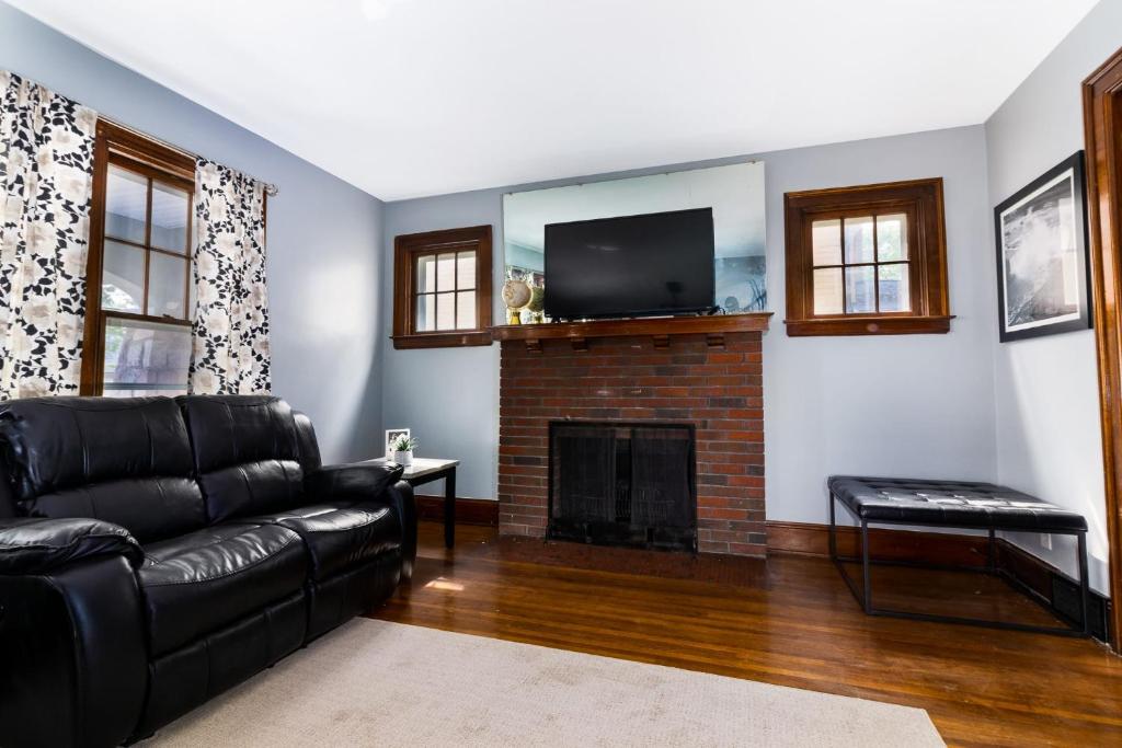 TV a/nebo společenská místnost v ubytování 5BR, close to Niagara Falls State Park
